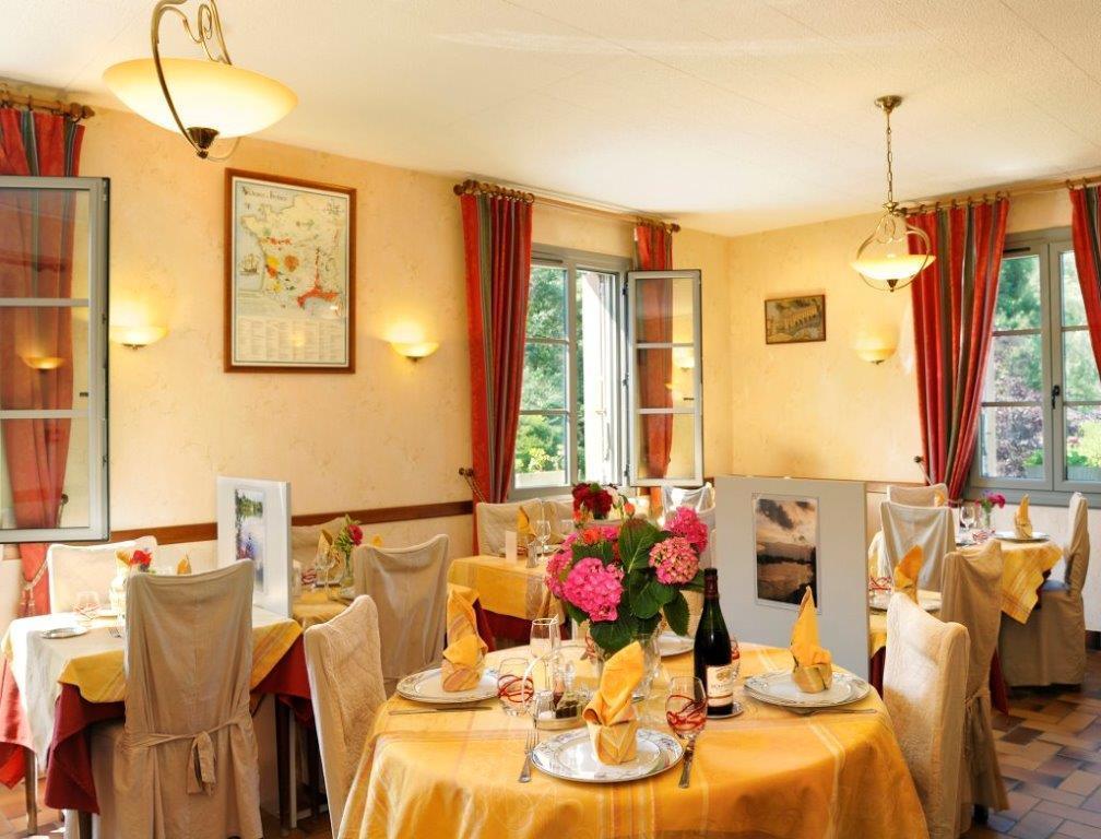 Hotel Auberge De La Bonde Logis Ланже Экстерьер фото